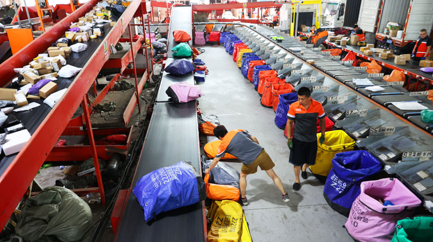 河南将开展物流“豫军”企业抱团出海行动；内蒙古明确智能网联商用车示范应用测试标准；上海打造世界级人工智能产业集群