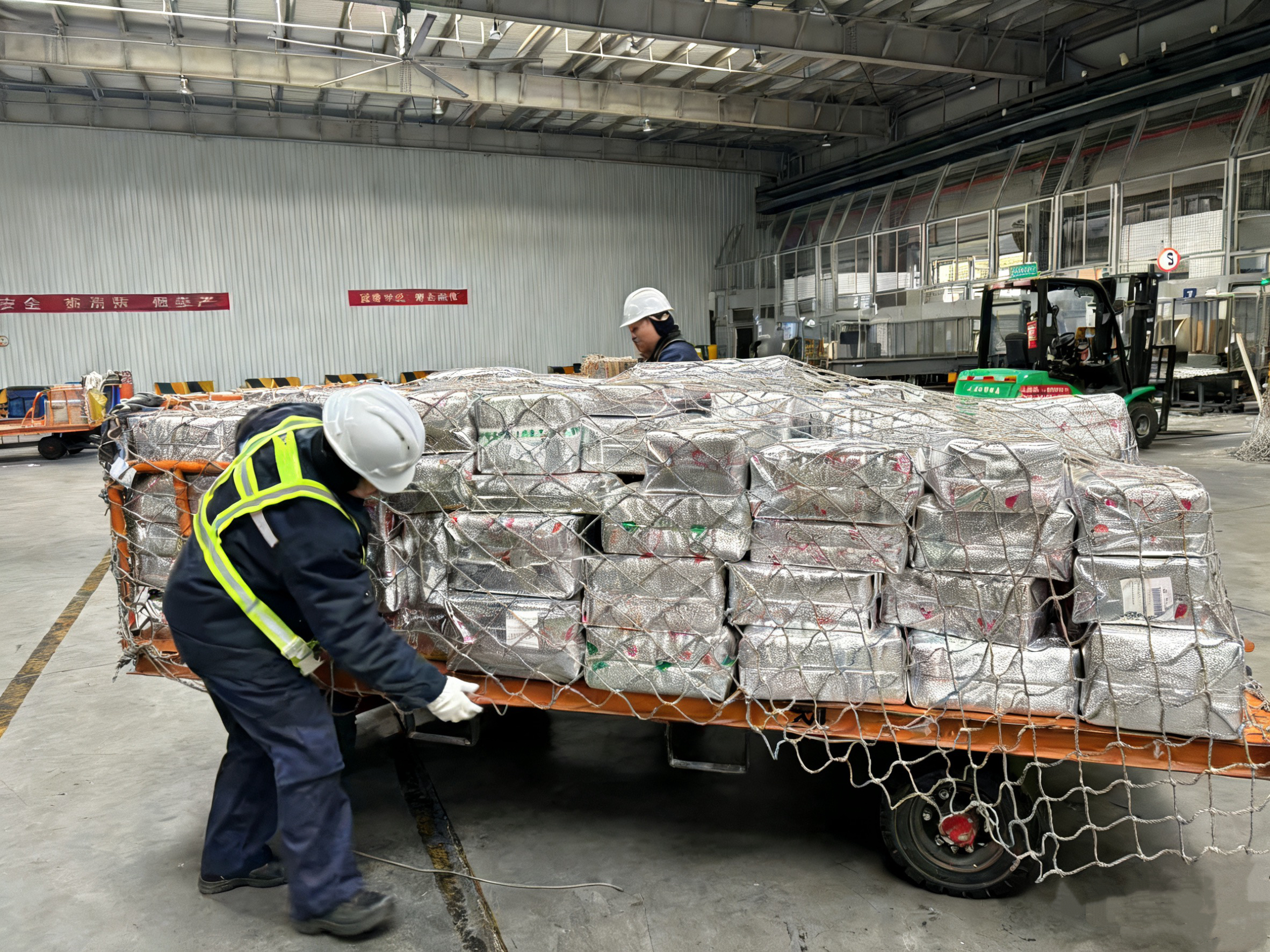 春运启幕，东航物流华北分公司全力护航年货“空中走廊”