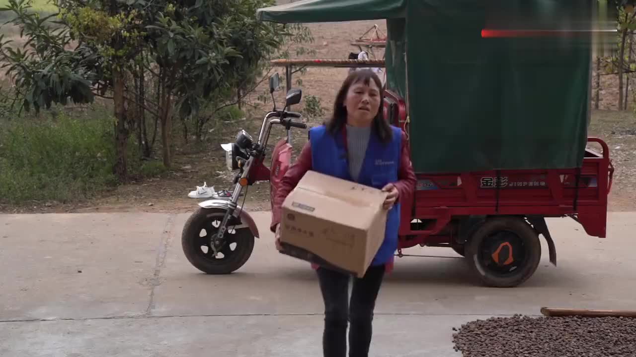 国家邮政局：农村地区3年内建成10万个快递站