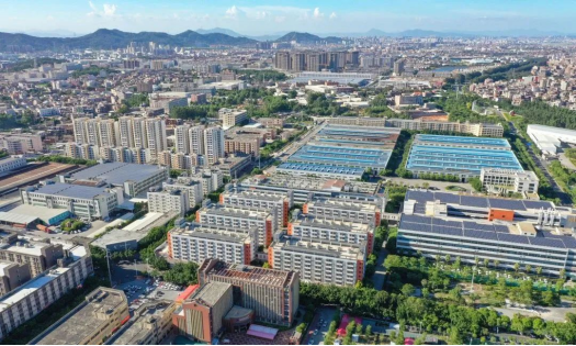 我国超400个综合货运枢纽正加快建设；我国超400个综合货运枢纽正加快建设；京东补贴100亿扶持1万家产业带工厂