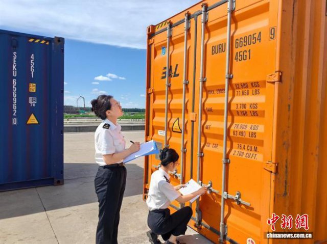 同江铁路口岸：中欧班列开行两周年进出境货物超2.7万标箱