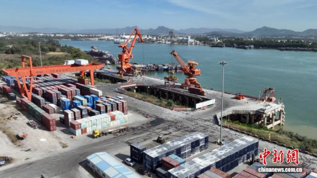 广西平南港：“水水中转”破局 航运业务增效